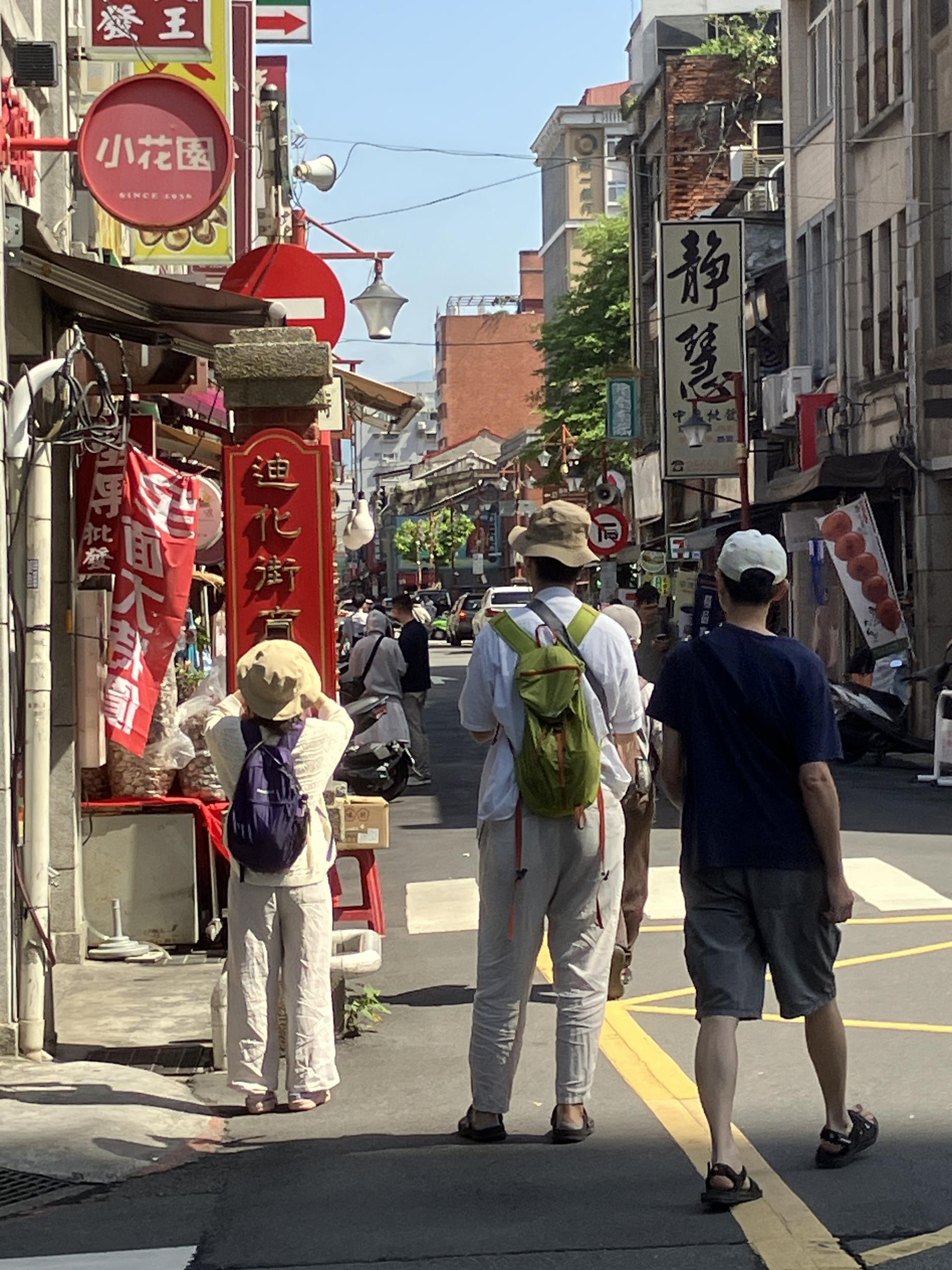 三日目　９時２５分　観光客が増える