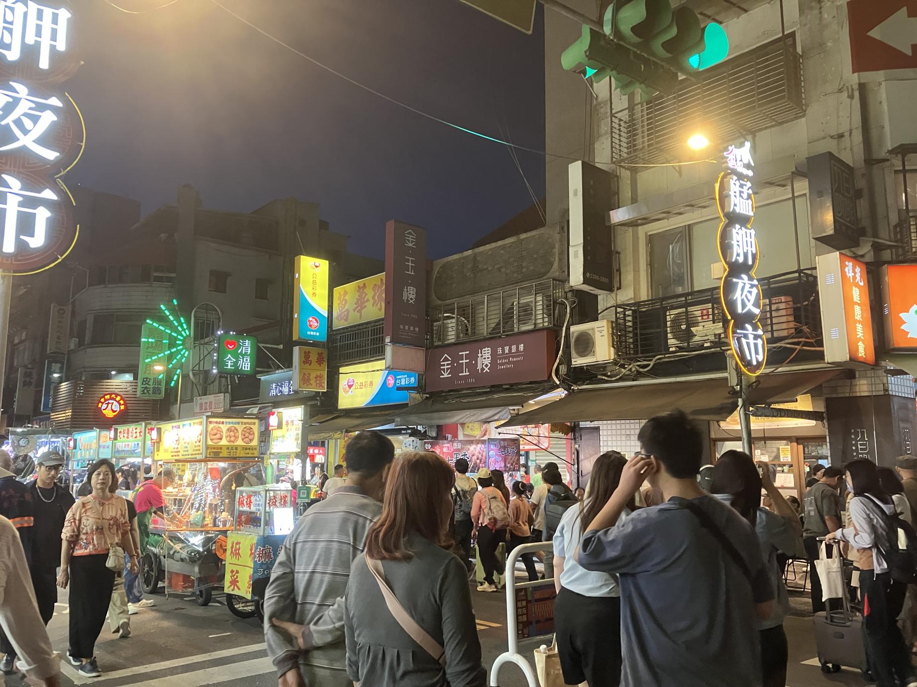 １８時５２分　廣州街観光夜市（通称：〇〇夜市）