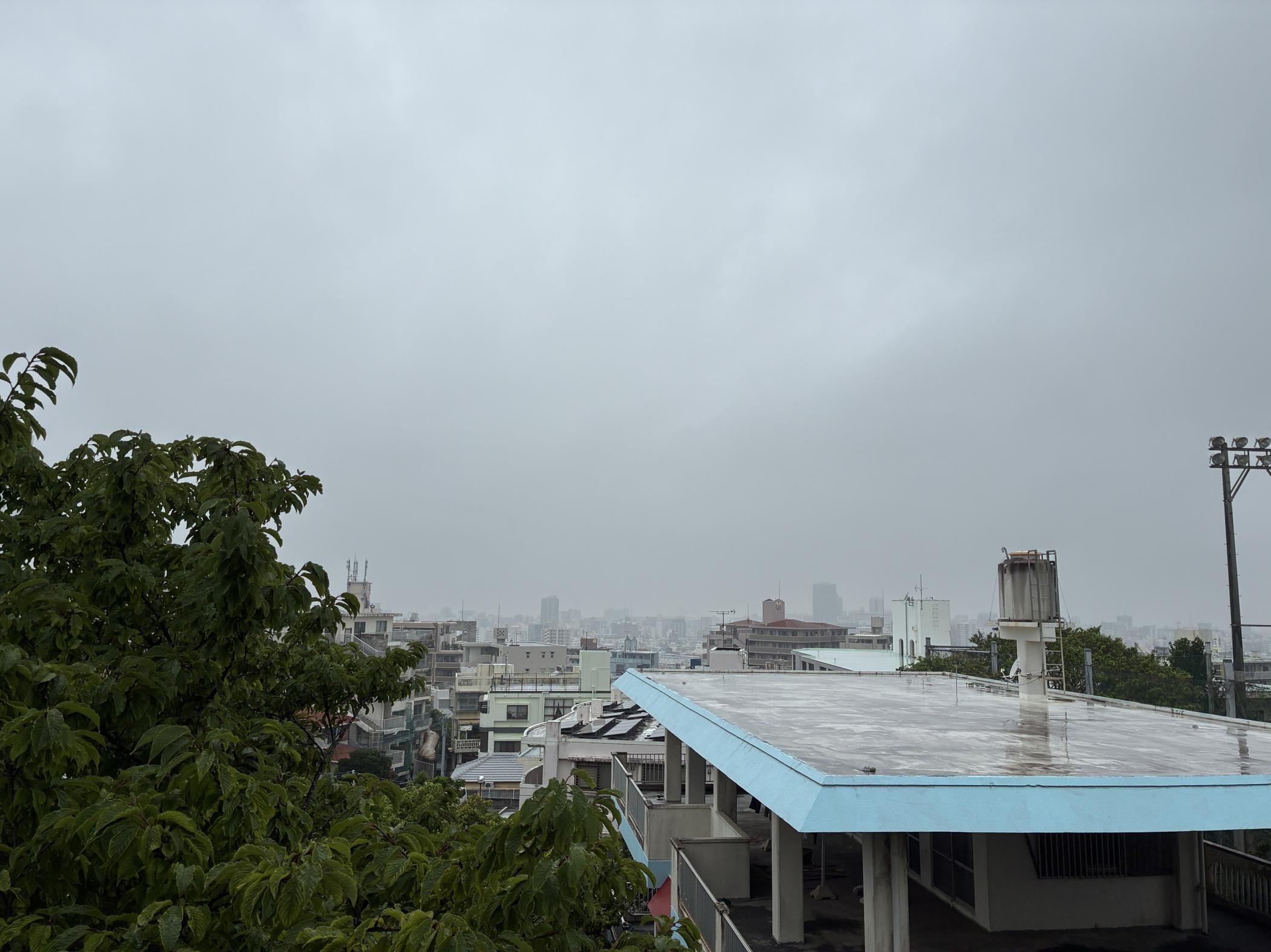 ９時２９分　小雨が降る